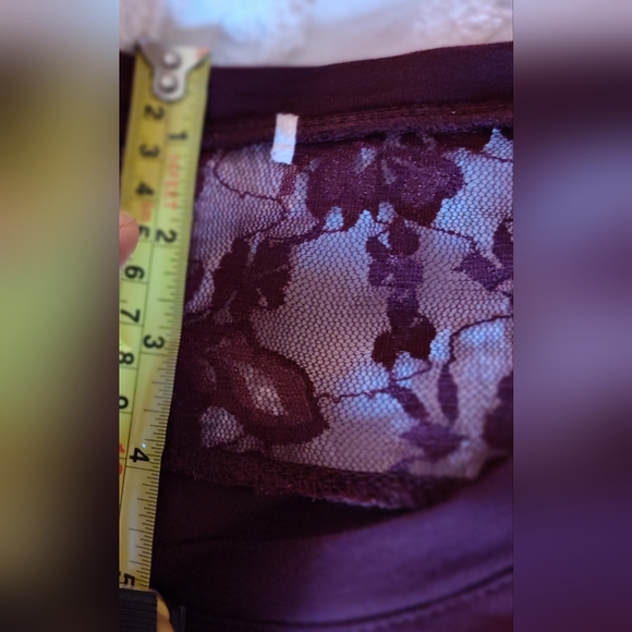 M-L Tag less Maroon Lace Crew Neck Cut Out Long-sleeve Top - Picture 9 of 15